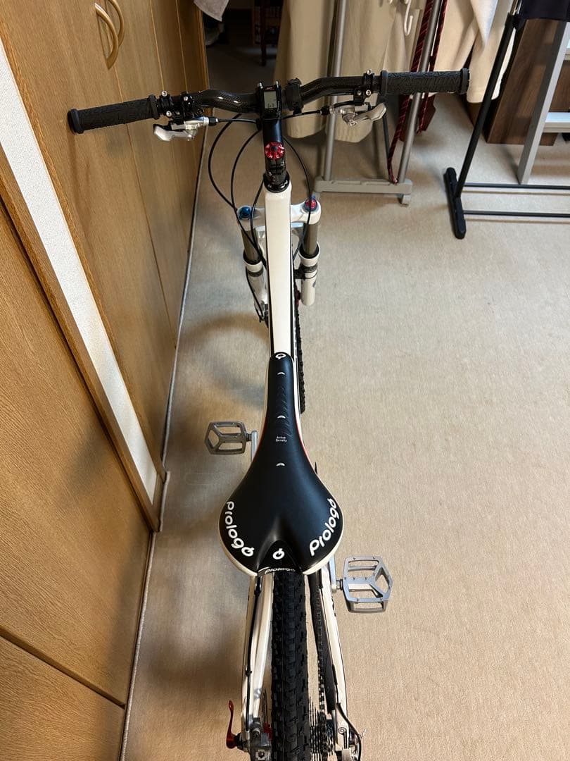 トレック　フューエルEX9マウンテンバイク ホワイト／レッド26インチ