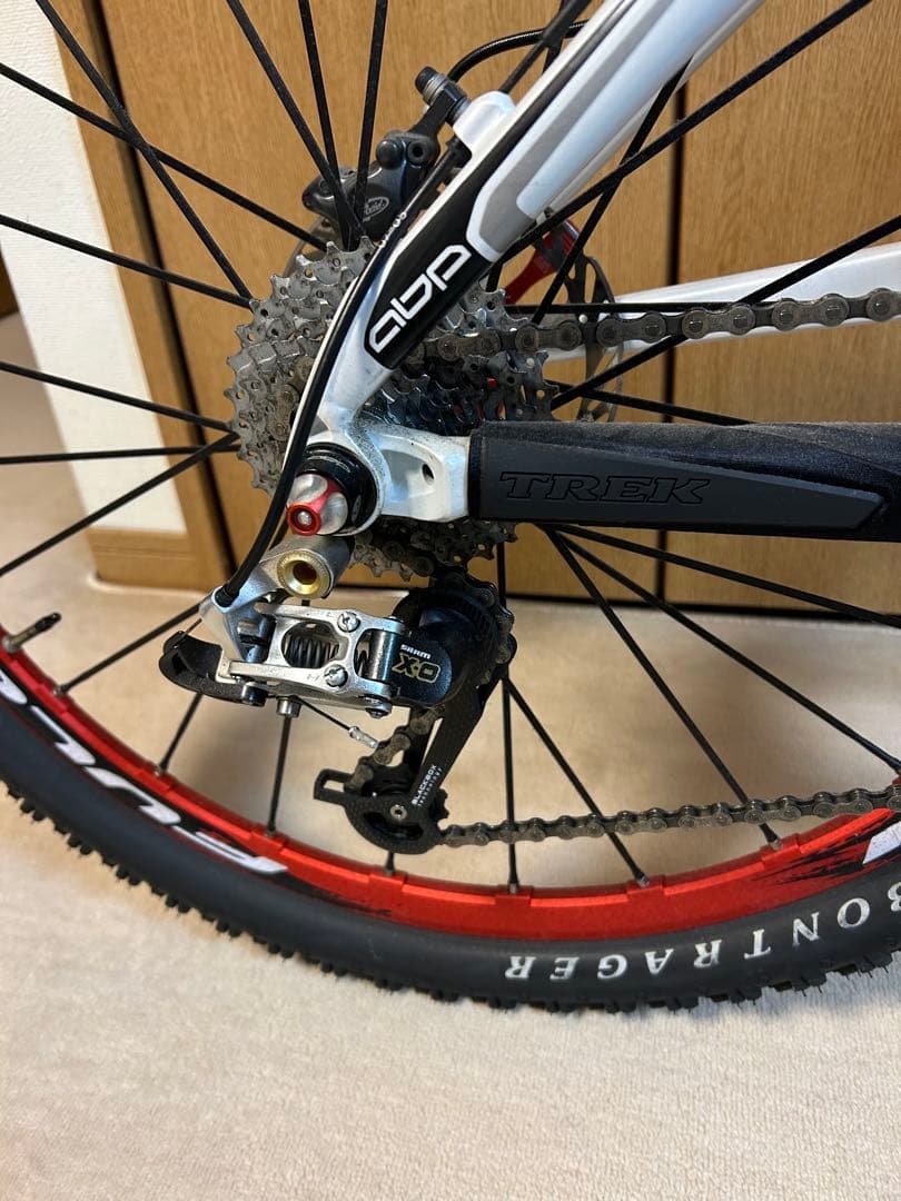 トレック　フューエルEX9マウンテンバイク ホワイト／レッド26インチ