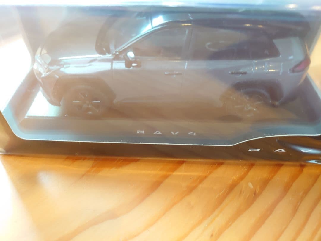 新型RAV4　ADVENTURE　ブラック×アーバンロック　カラーサンプル
