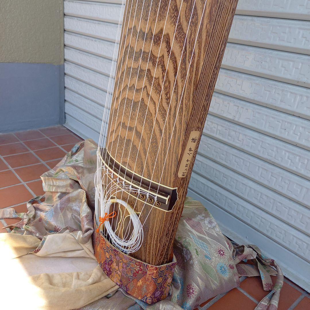 和楽器 琴 くり甲 紅木 上角巻 琴柱付属