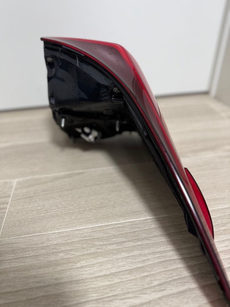 21クラウンアスリート後期テール左外側