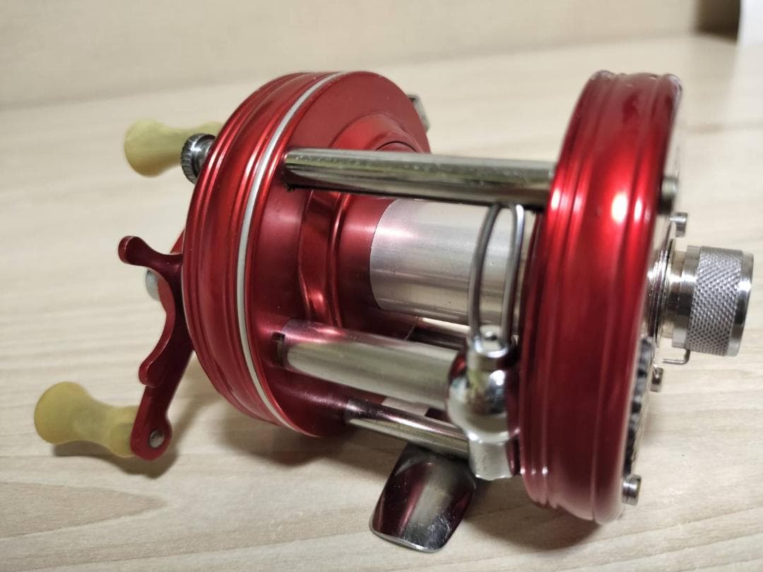 ◇アブガルシア　アンバサダー5000　ビンテージ　リール 　レッド