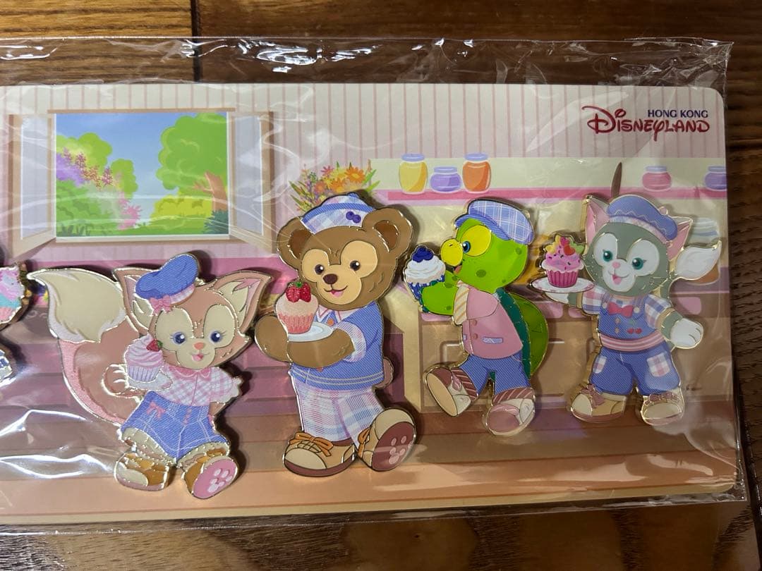 ◆非売品未開封◆香港ディズニー　ダッフィーフレンズ　年パス特典　ピンバッジ