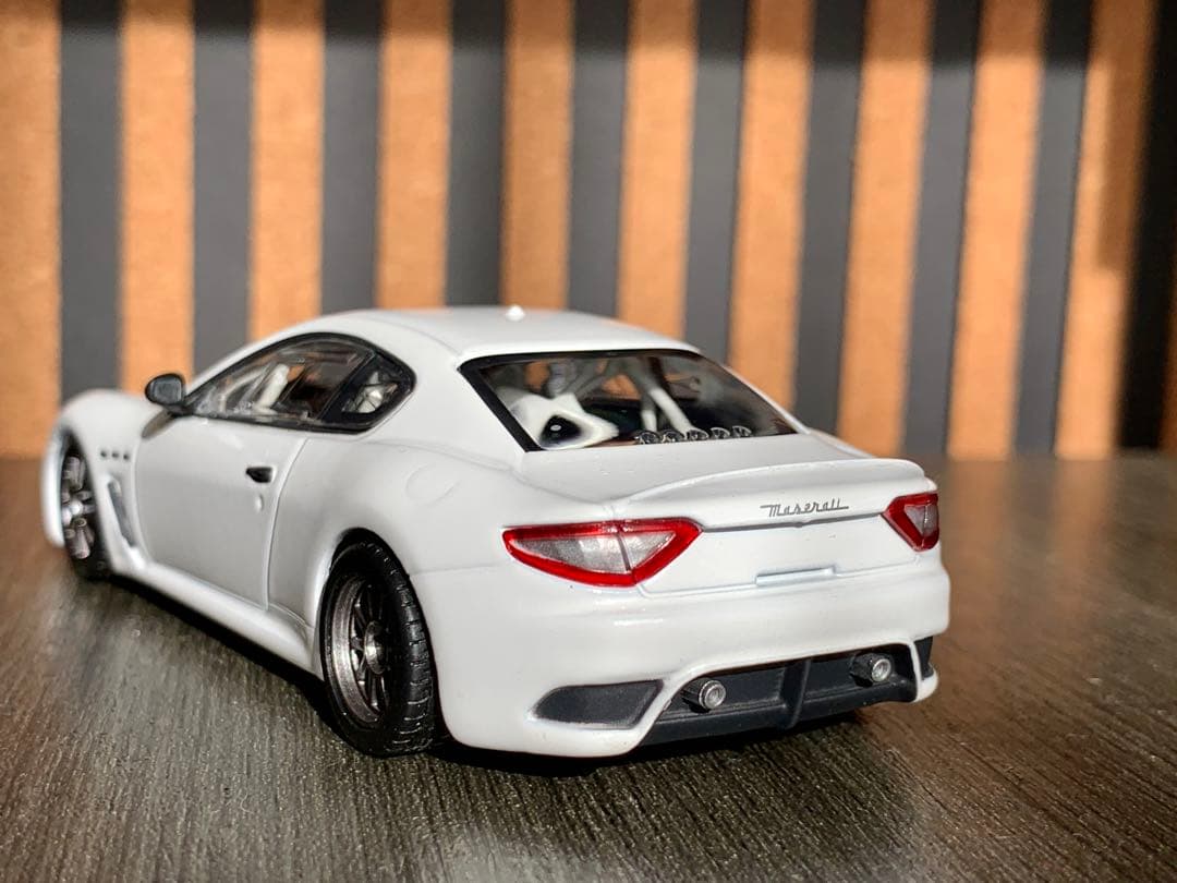 1/43 マセラティ グランツーリスモ MC GT4 2010 ホワイト