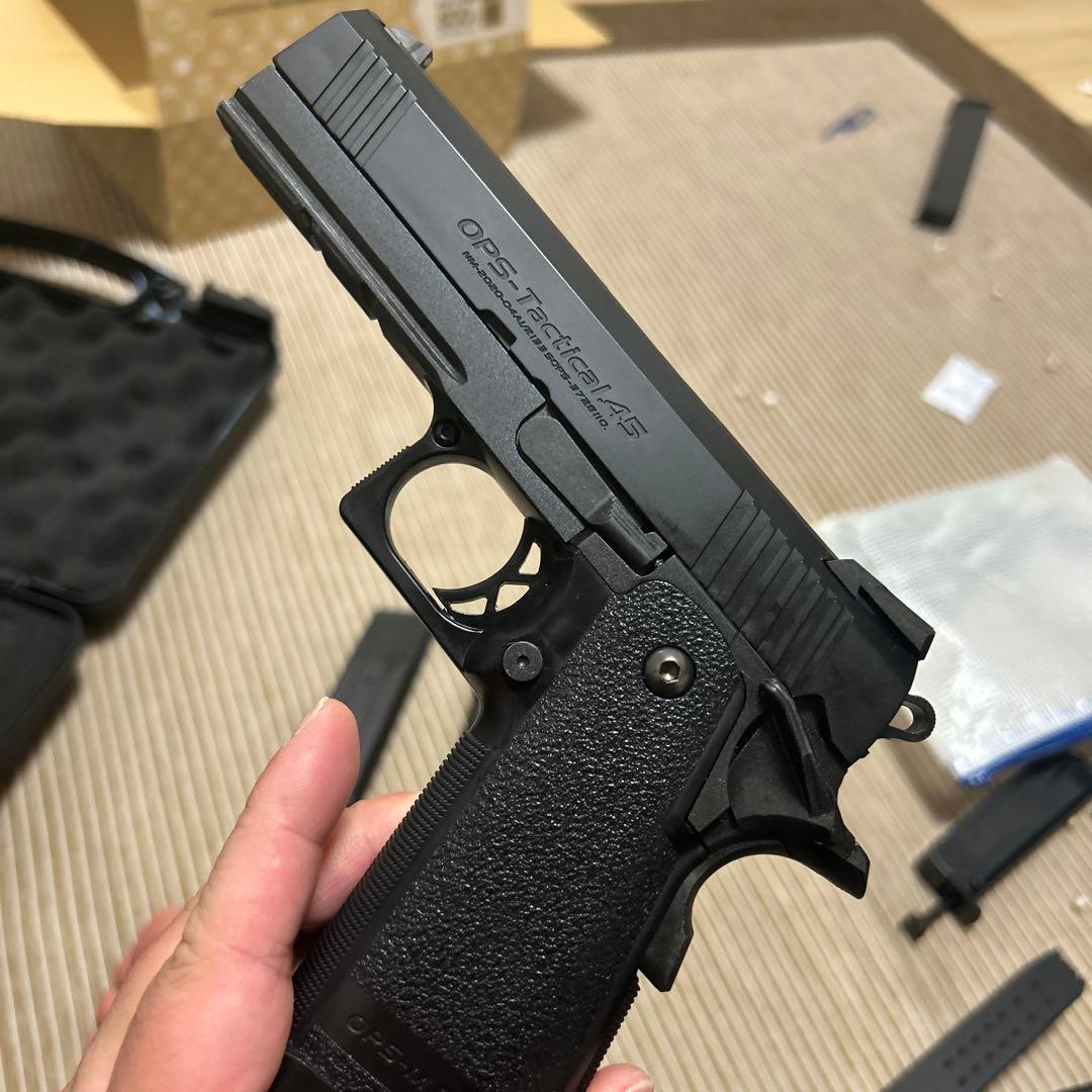 ハイキャパ4.3 予備マグ付き　専用ホルスター付き