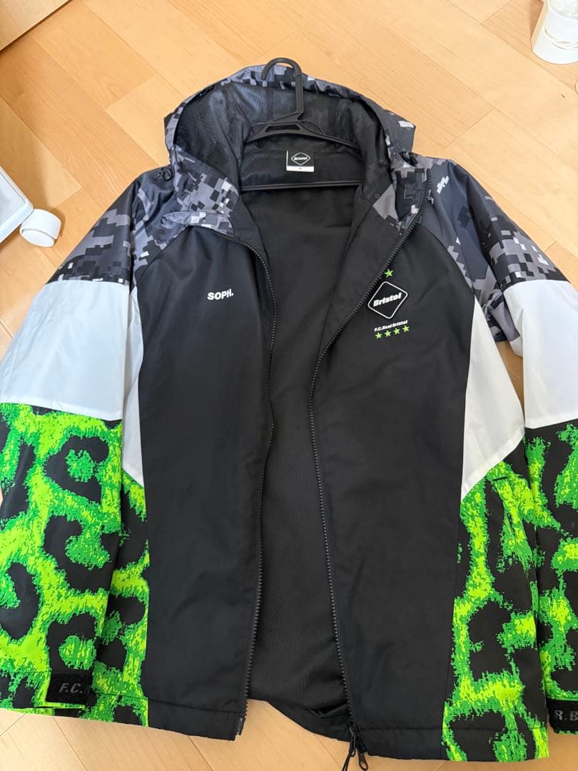 Bristol M ピステ・ウィンドブレーカー 黒/緑/灰色 ヒョウ柄