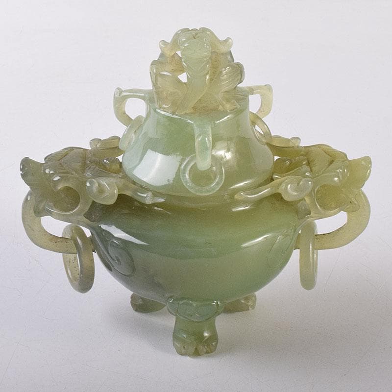 中国　玉石彫刻　雙耳活環　獅子鈕蓋爐　三足香炉　N　8052