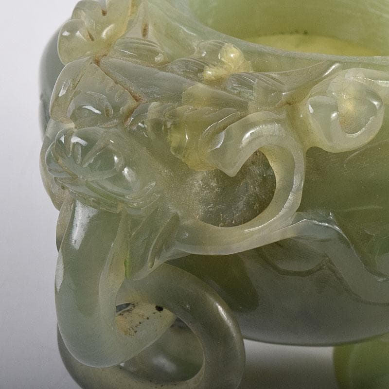 中国　玉石彫刻　雙耳活環　獅子鈕蓋爐　三足香炉　N　8052