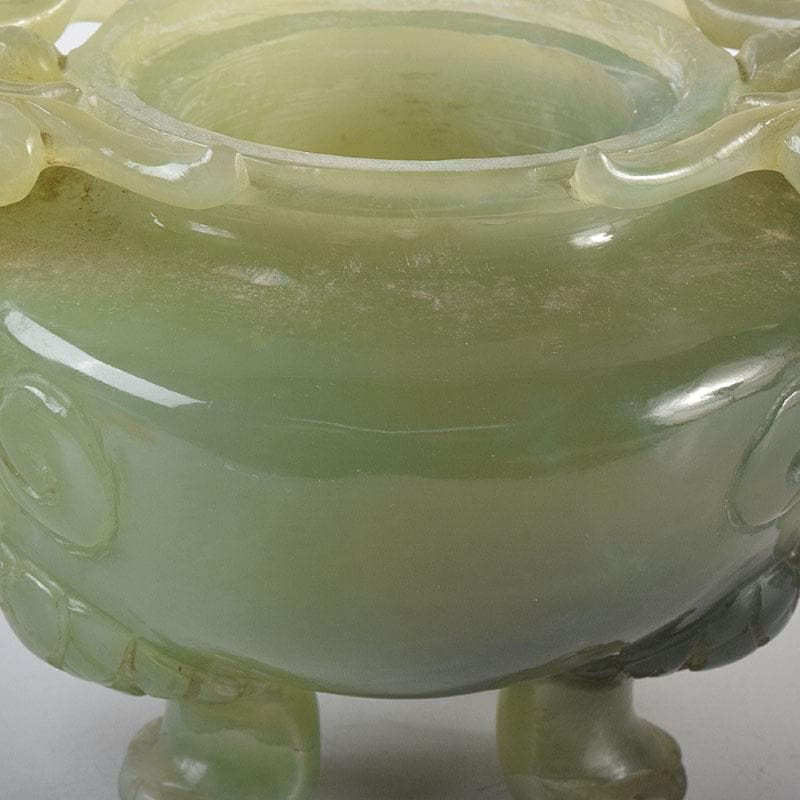 中国　玉石彫刻　雙耳活環　獅子鈕蓋爐　三足香炉　N　8052