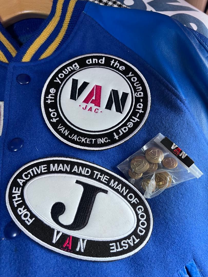 PEPEさん専用VAN刺繍ワッペン13cm 楕円Ｊワッペン、Vボタンセット3点