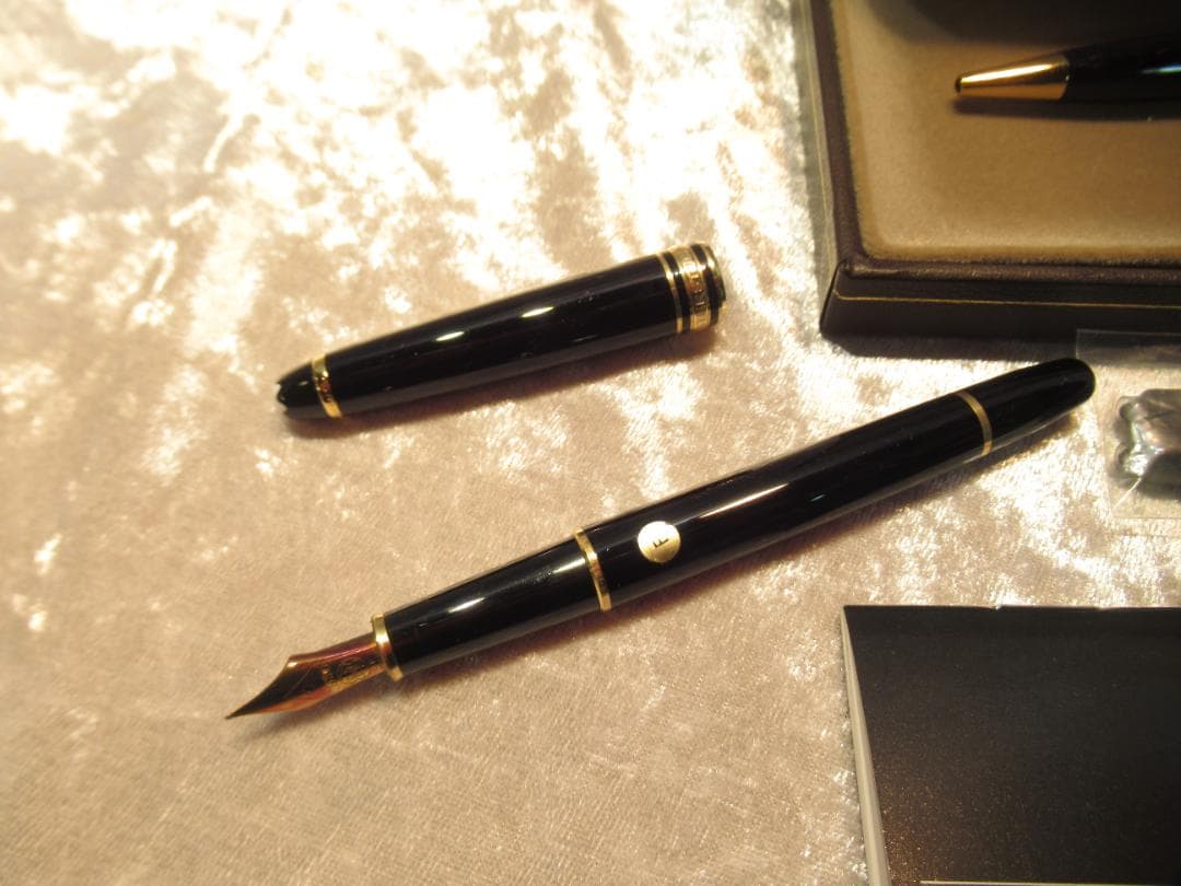 モンブランの万年筆とボールペンセット 　刻印あり