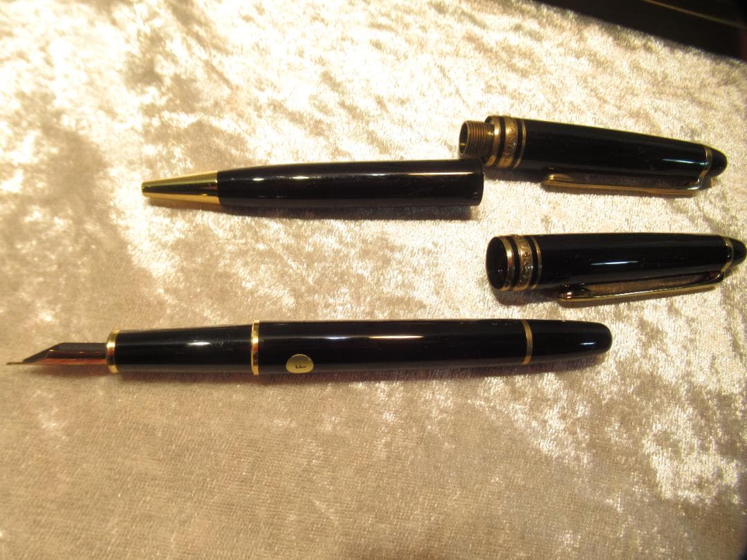 モンブランの万年筆とボールペンセット 　刻印あり