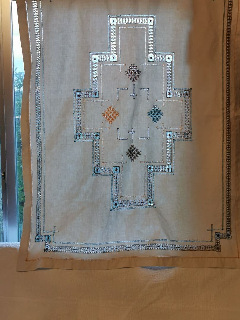 アンティーク 北欧ハーダンガー刺繍 レアな色糸ニードルワーク大判リネンクロス