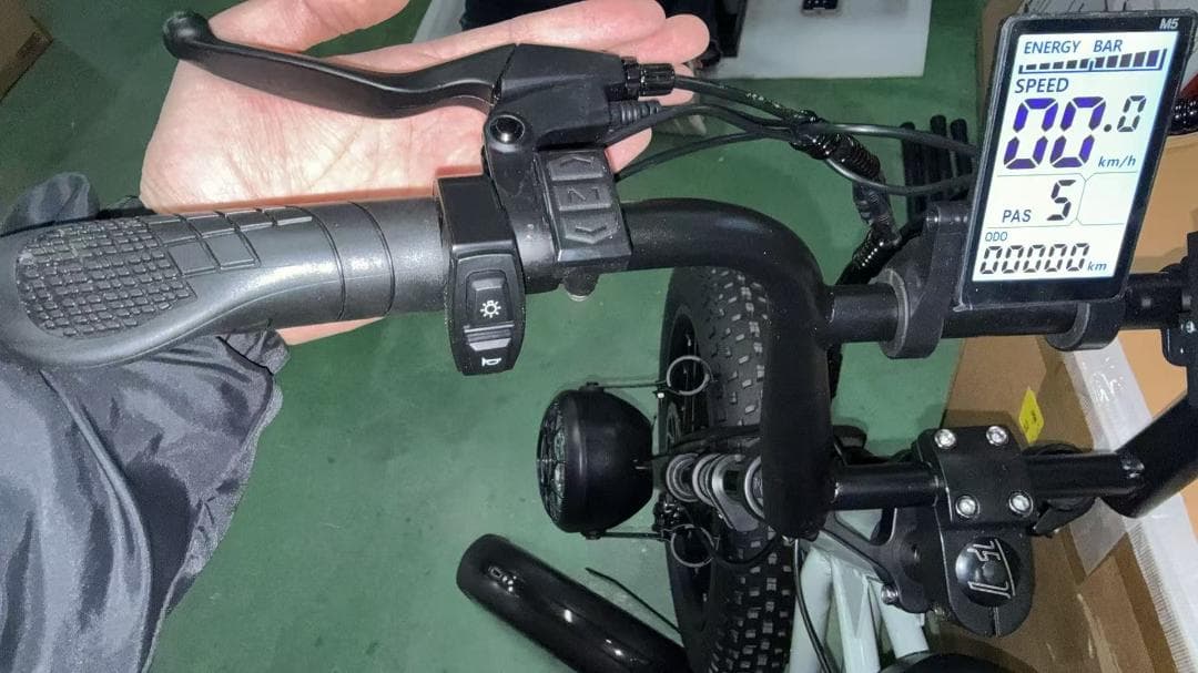 年末年始限定価格❣❊電動アシスト自転車 500Ｗモーター 20インチ 極太タイヤ