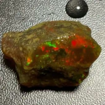 【35CT】エチオピア　オパール　原石　オレンジ　赤　緑　鉱物標本