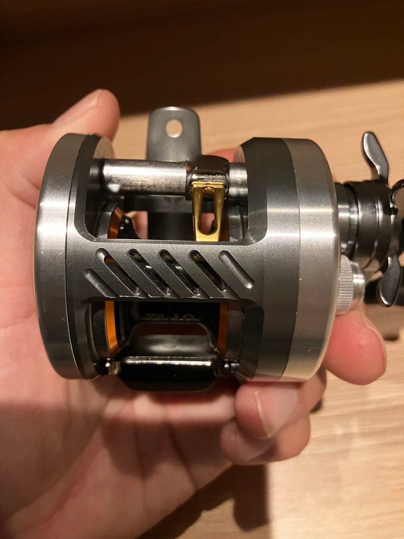 （美品）ダイワ ミリオネアctsv 70SH