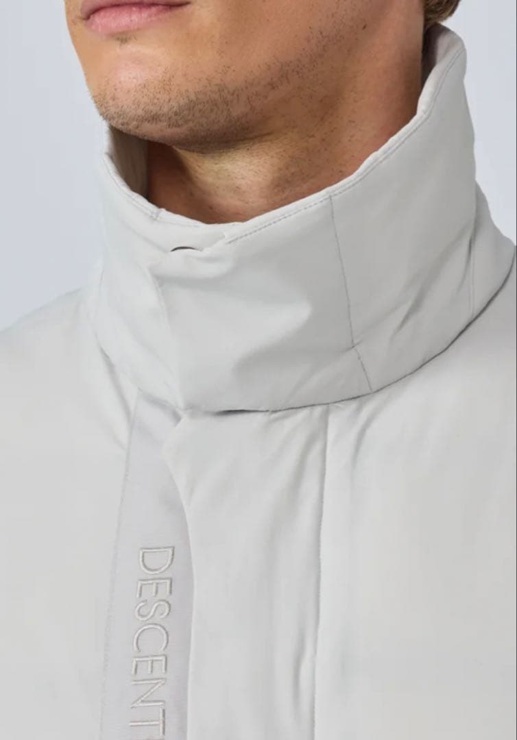 デサントゴルフ　ステンカラーダウンベスト　グレー