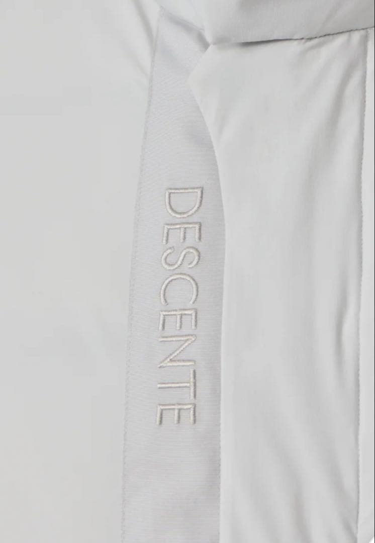 デサントゴルフ　ステンカラーダウンベスト　グレー