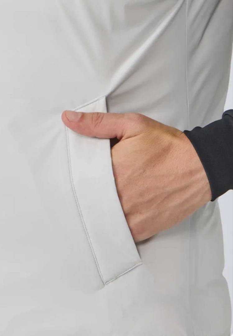 デサントゴルフ　ステンカラーダウンベスト　グレー