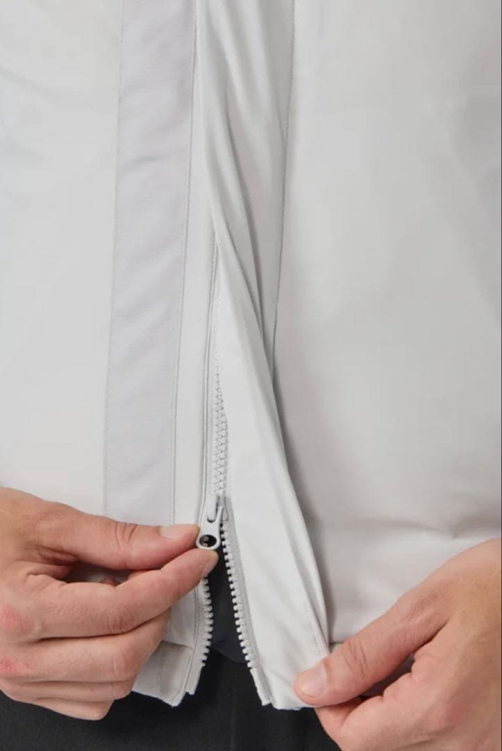 デサントゴルフ　ステンカラーダウンベスト　グレー