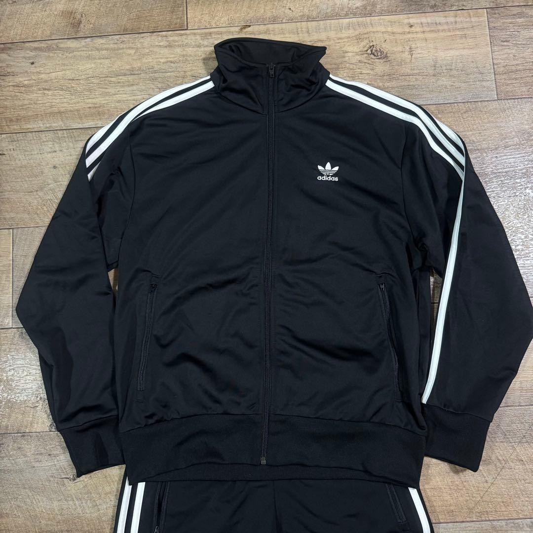 新品未使用品 黒 アディダスオリジナルス セットアップ 3本ライン 定番