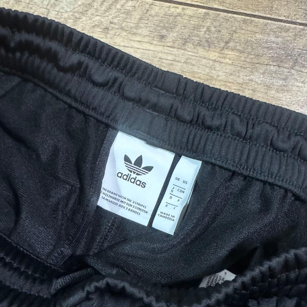 新品未使用品 黒 アディダスオリジナルス セットアップ 3本ライン 定番