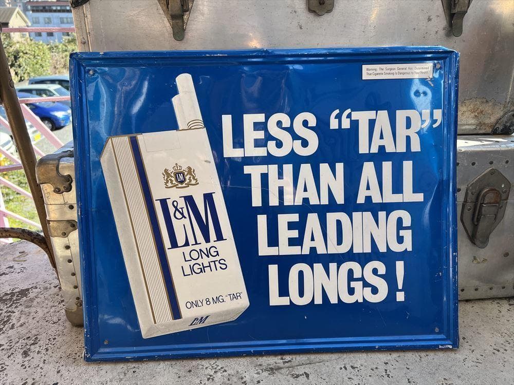 ビンテージ看板 LESSLESS TRA THAN LEADING LONGS！