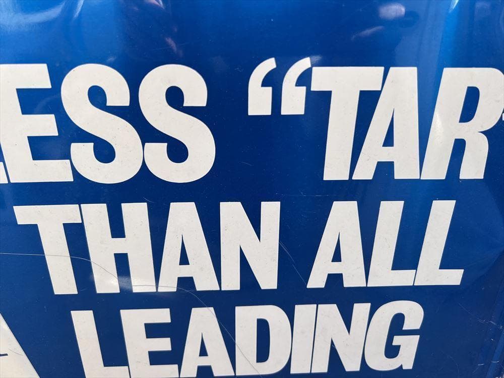 ビンテージ看板 LESSLESS TRA THAN LEADING LONGS！