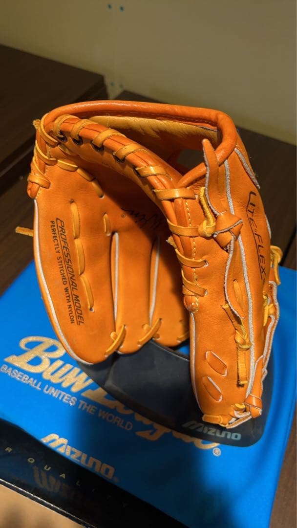 ミズノ ワールドウィン　赤カップ　硬式セカンド用