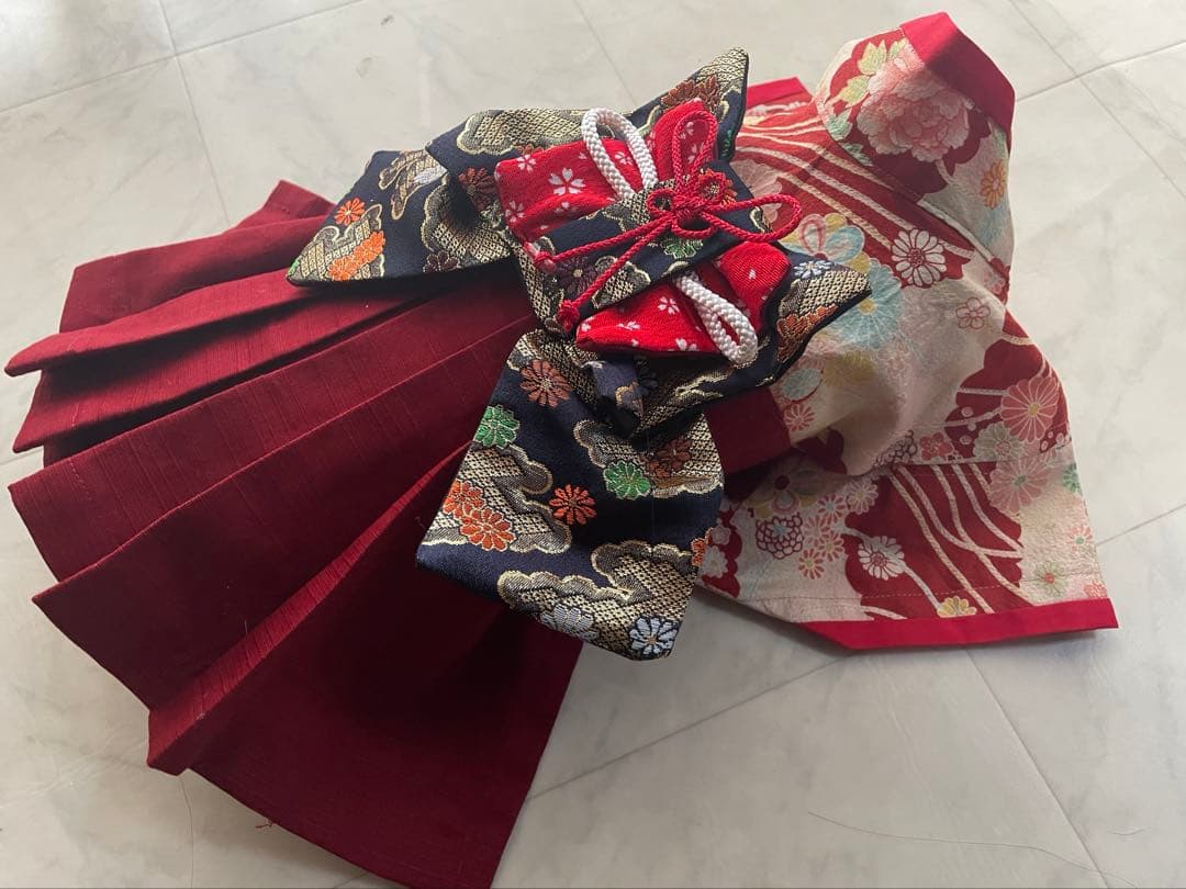 花　わんちゃんの可愛い袴の着物　オーダー作成　赤花結びと古典柄　２着