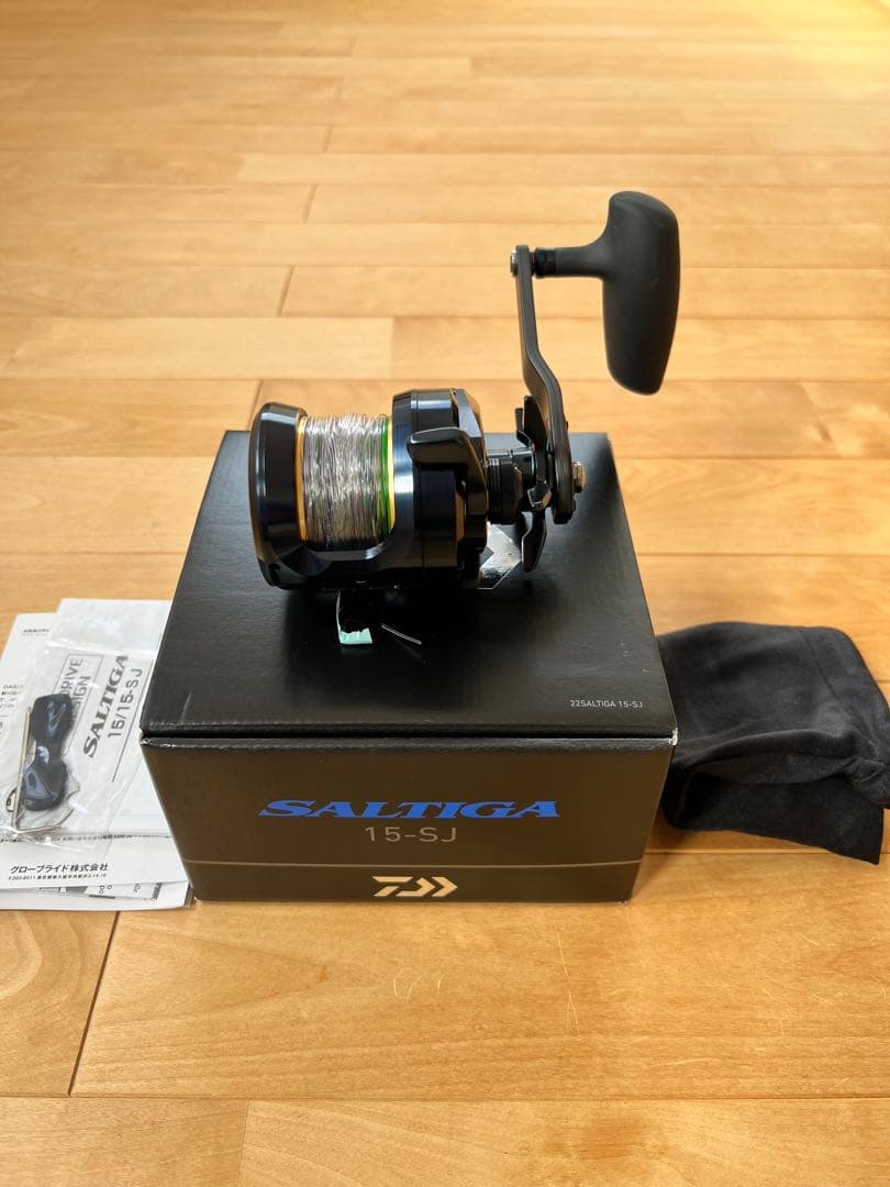 【新品未使用】22SALTIGA 15-SJ 右ハンドル、替えスプール付