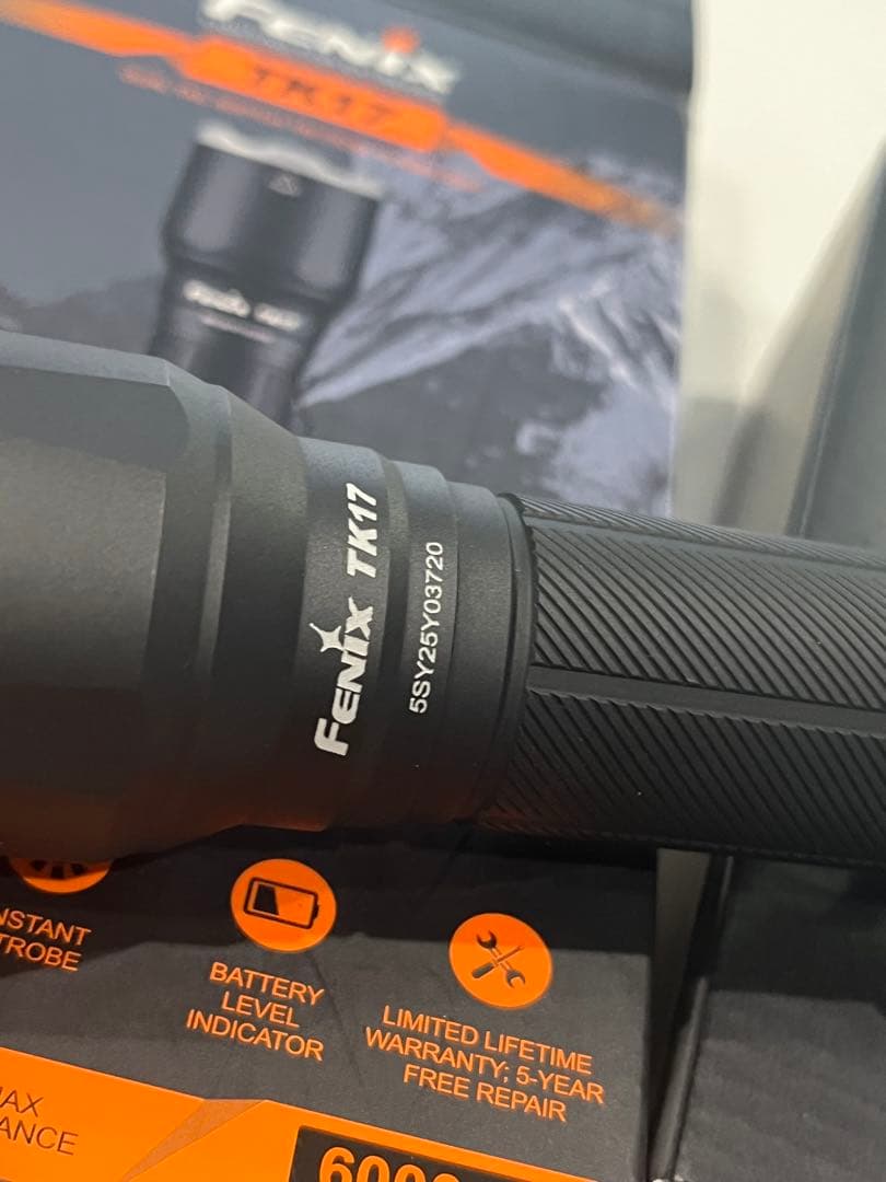 最終値下　FENIXフェニックス　TK17 タクティカルフラッシュライト