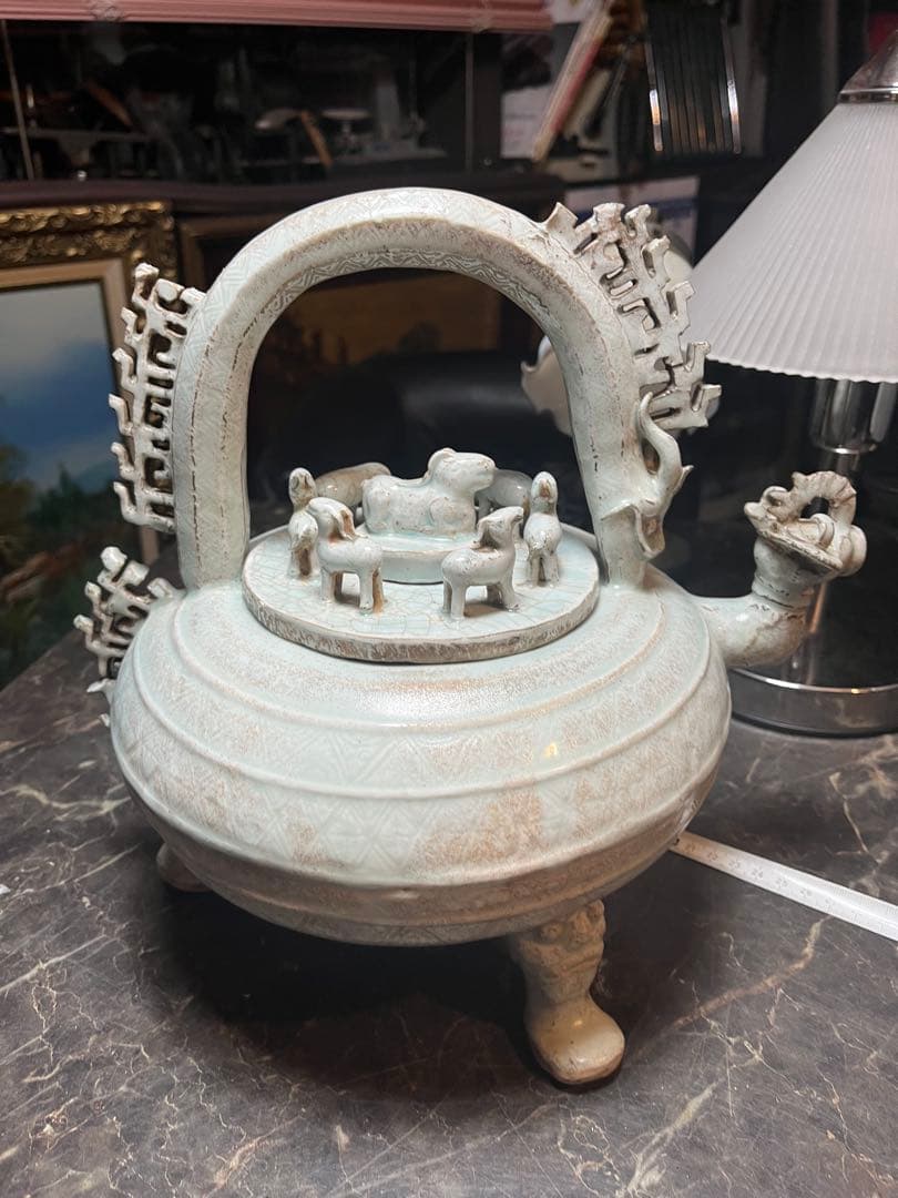 白磁香炉、獣形香炉、白磁獣形印文（はくじじゅうけいいんもんけい） 中国・景徳鎮製