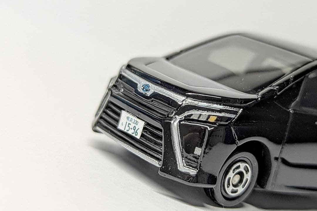 〘改造〙トミカ 115 ヴォクシー 煌3 80系 202ブラック