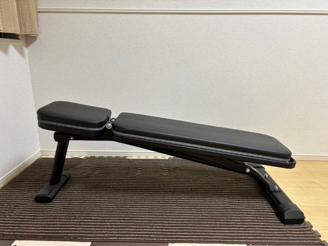 トレーニング用品（ベンチ、ダンベル）