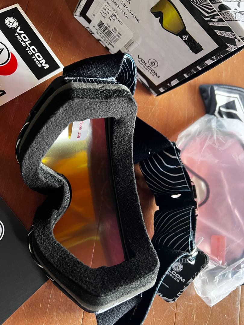 volcomボルコム　2024/25 ATTUNGA ゴールドクローム 未使用