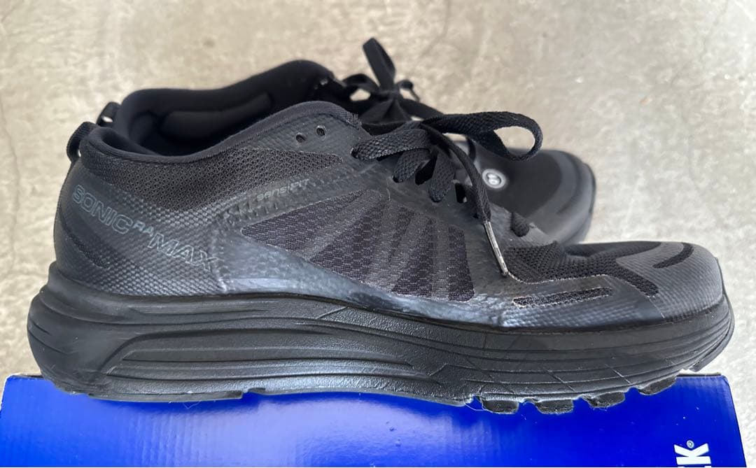 satisfy running salomon サティスファイ　27cm