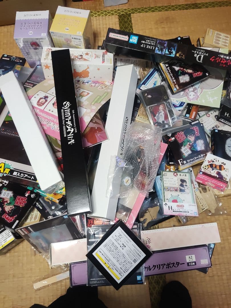 アニメグッズ　超大量まとめ売り　（ダンボール120サイズ程度）