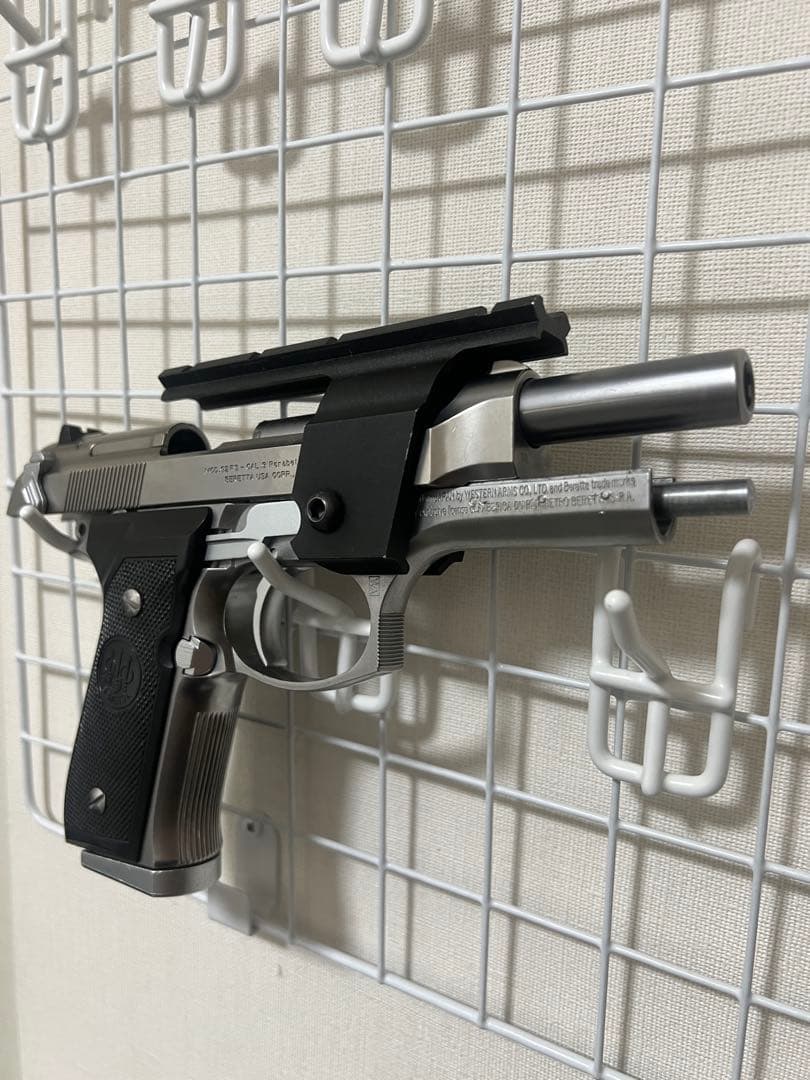 ウエスタンアームズ ベレッタ ガスガン シルバー/ブラック レール付き