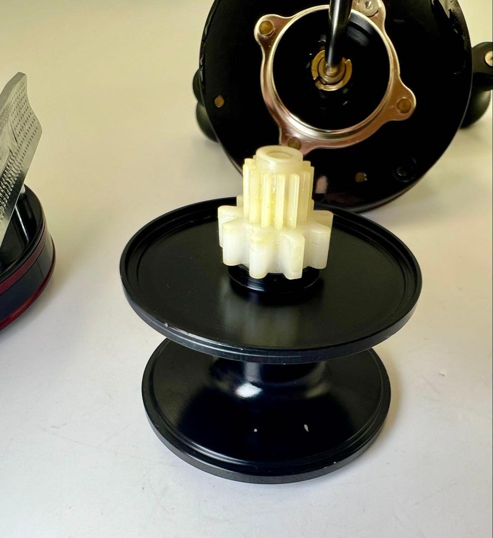 Abu Garcia 4601 C3 左巻き ワインカラー 020003