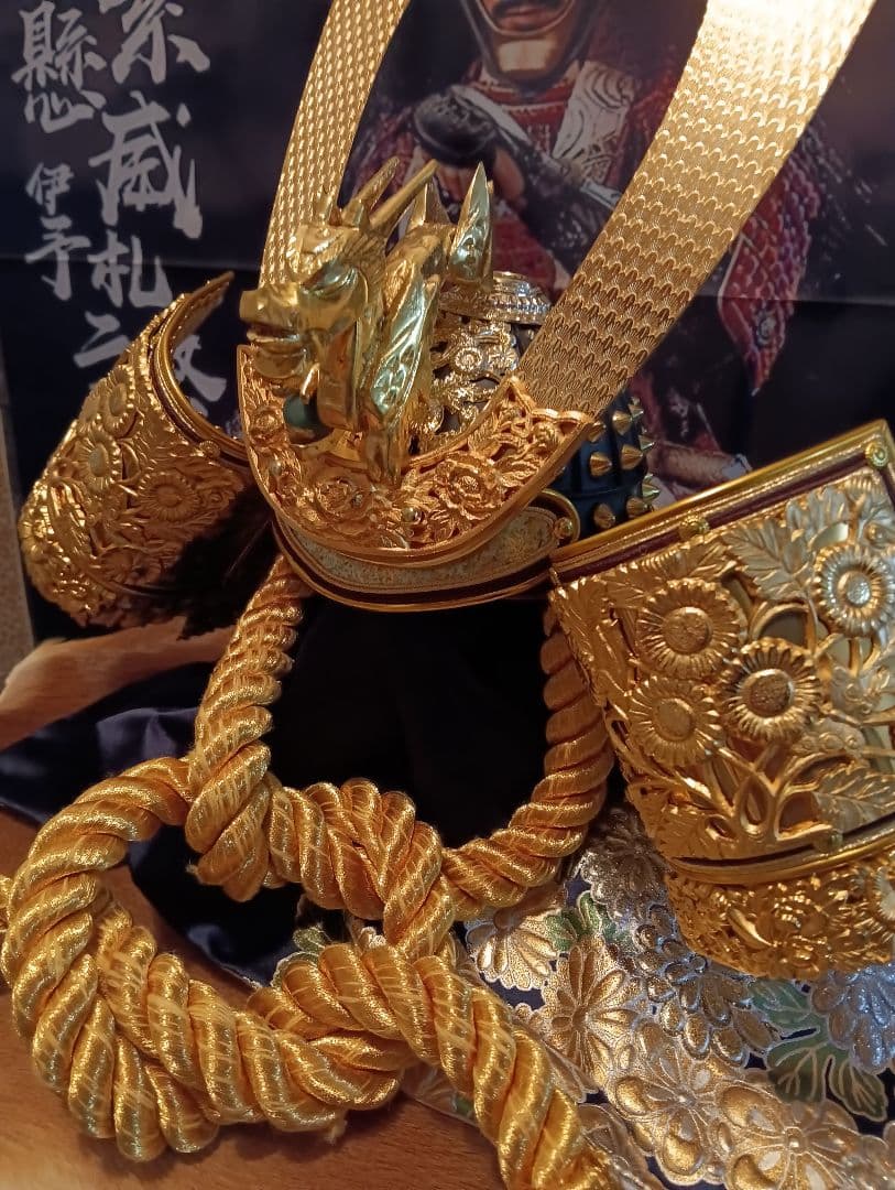 大型サイズ端午の節句伝統的な日本の武士の高級兜飾り装大桐櫃２５号サイズ置物