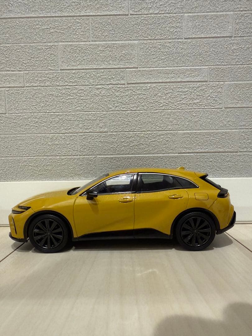 クラウンスポーツ　ミニカー　マスタード