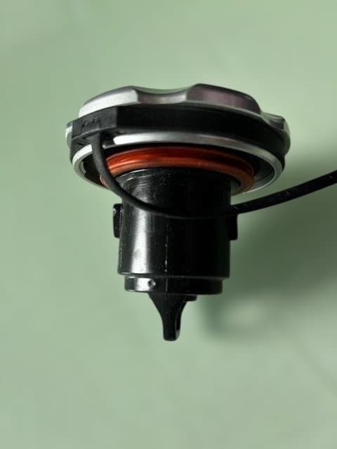 アバルト アルミ製給油キャップ