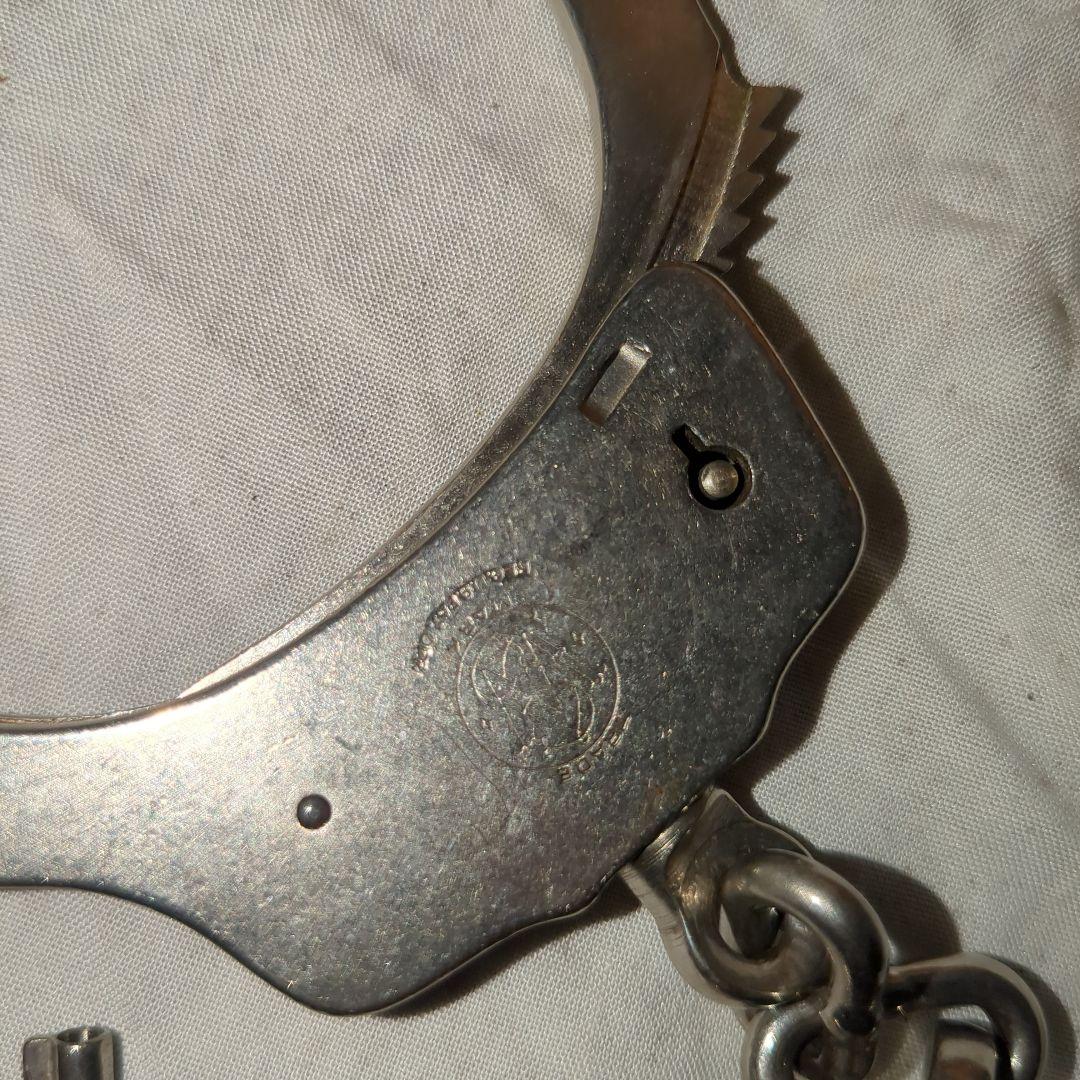 米国製実物　 S&W M-90 手錠 ハンドカフ 　希少モデル　80年代