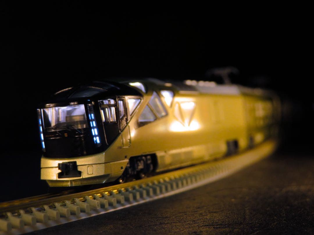 KATO E001形 TRAIN SUITE 四季島(室内灯取付済)【新品】