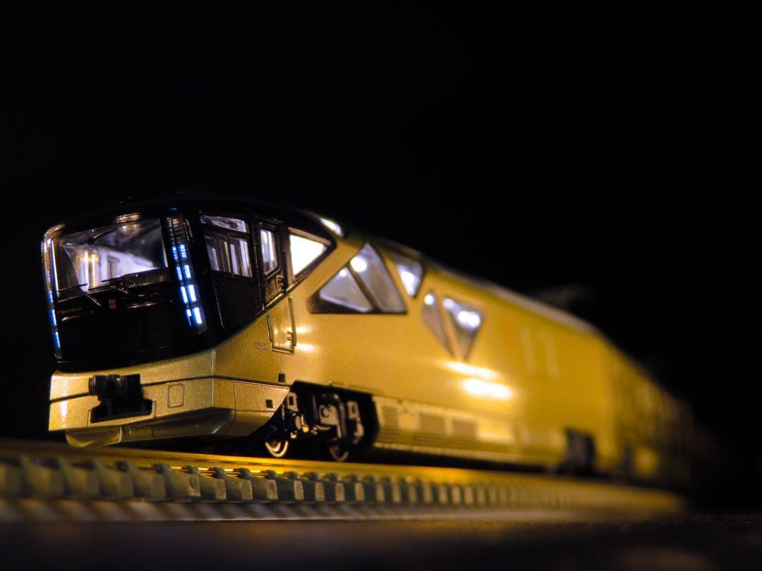 KATO E001形 TRAIN SUITE 四季島(室内灯取付済)【新品】