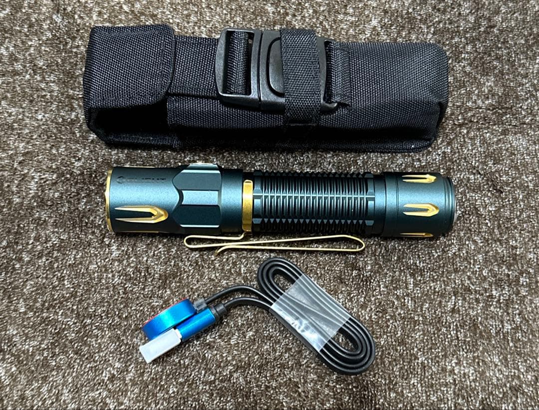 OLIGHT オーライト　WARRIOR 3S センサー付きタクティカルライト