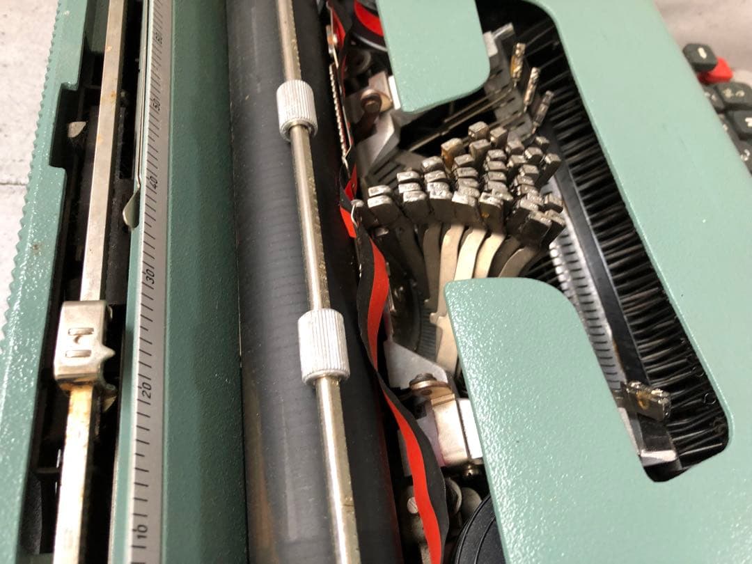 Olivetti タイプライター　lettera 32 ジャンク品(L129)