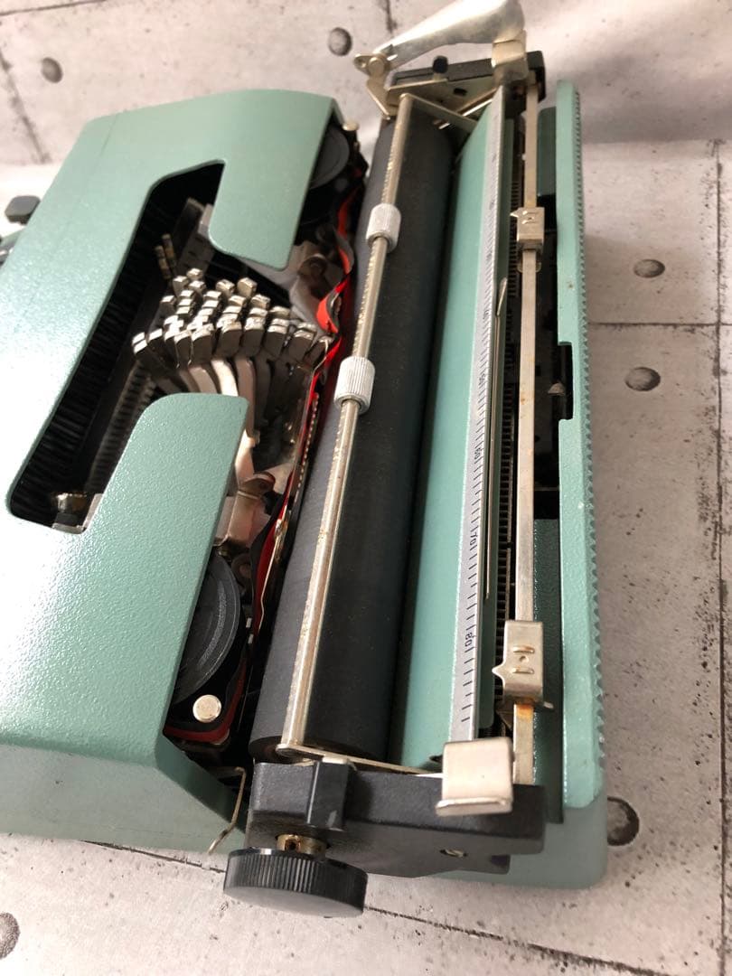 Olivetti タイプライター　lettera 32 ジャンク品(L129)