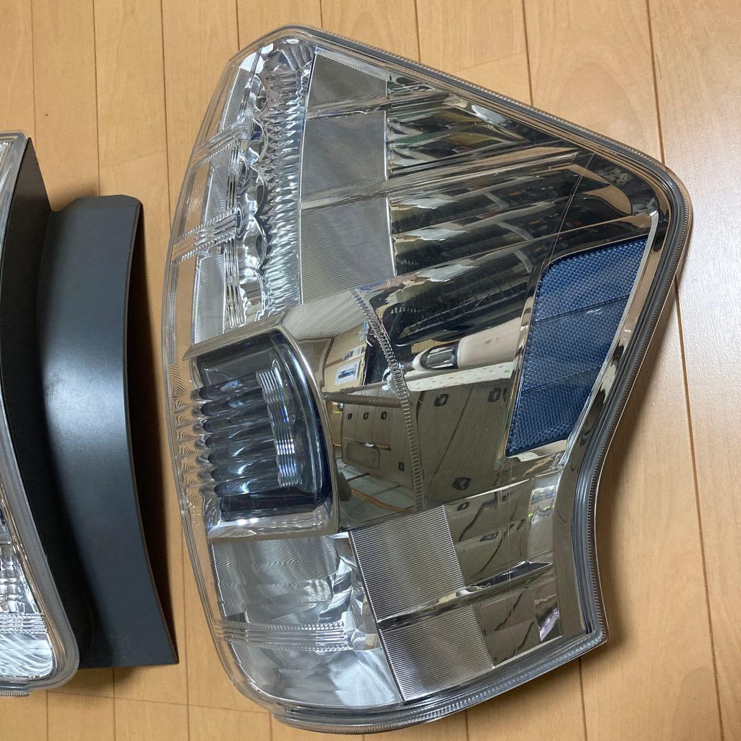 売り切り価格！平成24年式　プリウス　アルファ テールライト 左右セット